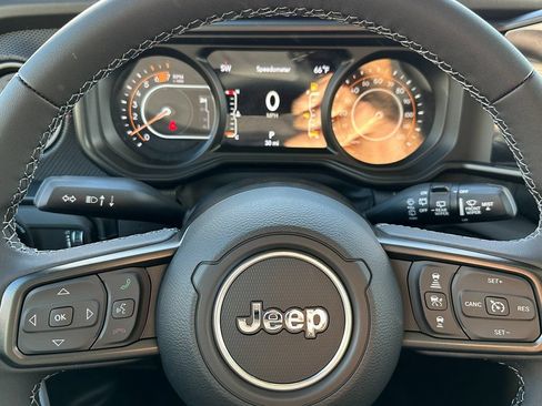 New 2025 Jeep Wrangler Unlimited Rubicon w/ Technology Group AWD/4WD image 19