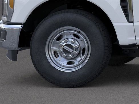 New 2026 Ford F250 XL w/ XL Chrome Package image 19