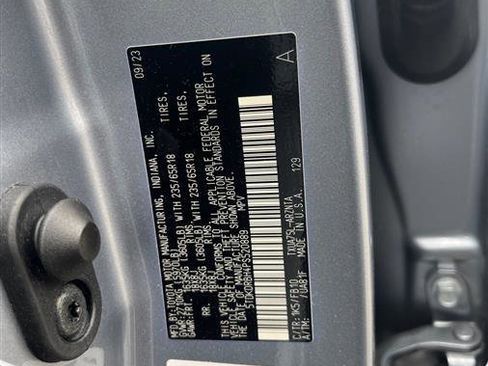 Used 2023 Toyota Highlander LE AWD/4WD image 7