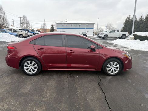 Used 2022 Toyota Corolla LE image 9