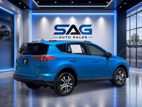 Used 2016 Toyota RAV4 LE FWD image 4