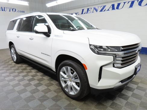 Used 2024 Chevrolet Suburban High Country image 3