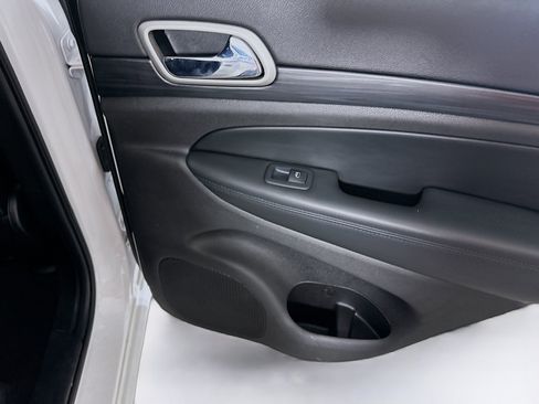 Used 2020 Jeep Grand Cherokee Altitude image 29