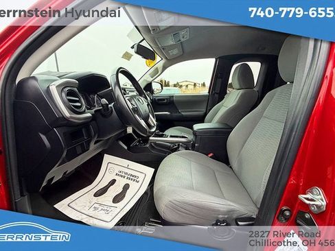 Used 2017 Toyota Tacoma TRD Sport image 16