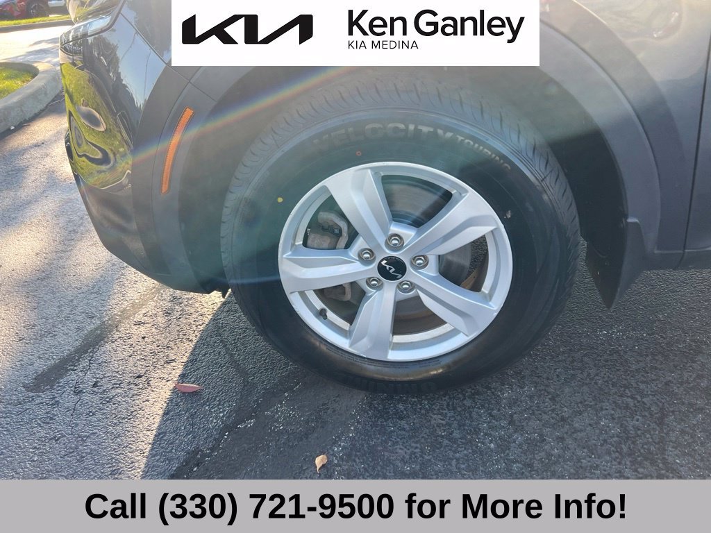 Certified 2022 Kia Sorento LX AWD/4WD image 17
