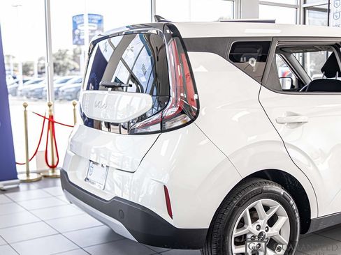 Used 2023 Kia Soul LX w/ Option Group 015 FWD image 15