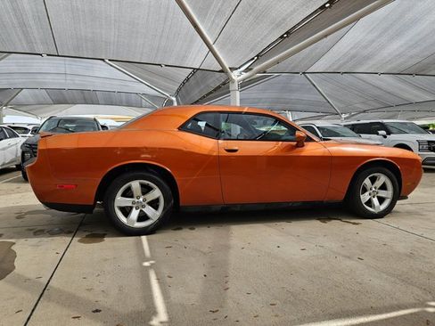 Used 2011 Dodge Challenger image 4
