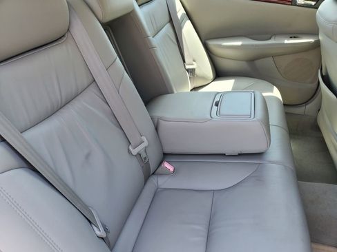 Used 2004 Lexus ES 330 FWD image 36