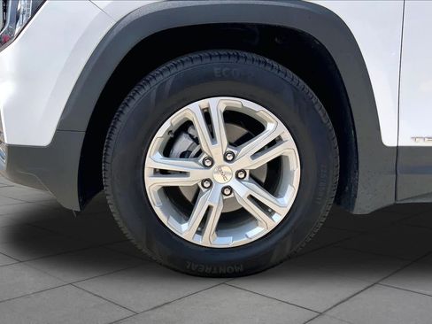 Used 2024 GMC Terrain SLE FWD image 11
