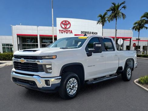 Used 2025 Chevrolet Silverado 2500 LT w/ Convenience Package AWD/4WD image 2