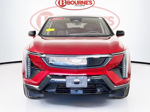 Used 2025 Cadillac Optiq Sport 2 image 7