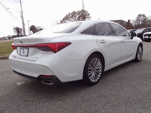 Used 2019 Toyota Avalon Limited image 5