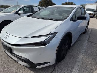Used 2025 Toyota Prius LE video 1