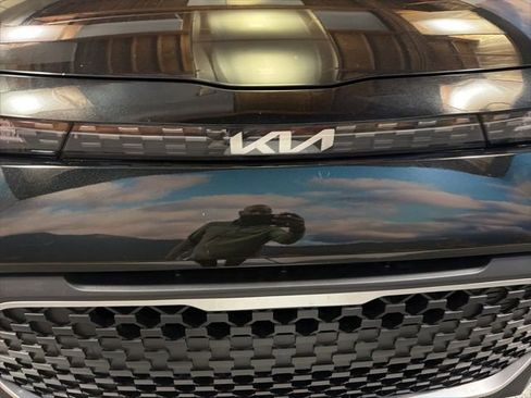 Used 2025 Kia Soul LX FWD image 16