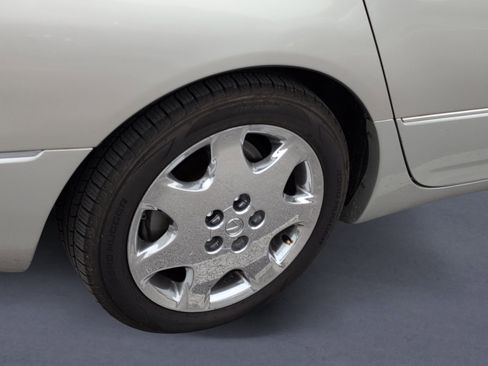 Used 2002 Lexus LS 430 RWD image 5