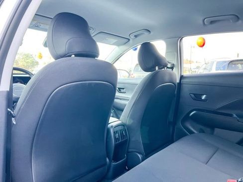 Certified 2025 Hyundai Kona SEL image 9