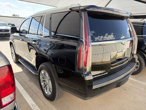 Used 2020 Cadillac Escalade 2WD image 4