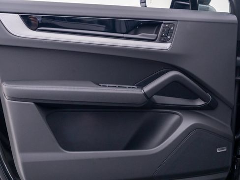 New 2026 Porsche Cayenne Coupe AWD/4WD image 13
