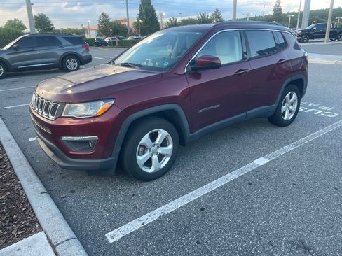 Used 2021 Jeep Compass Latitude FWD image 1