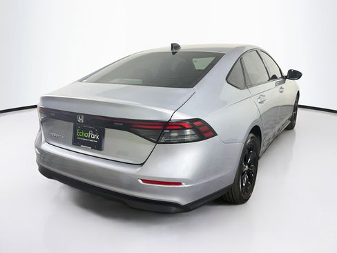 Used 2025 Honda Accord SE image 9
