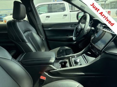 Used 2024 Jeep Grand Cherokee L Limited w/ Black Appearance Package image 15