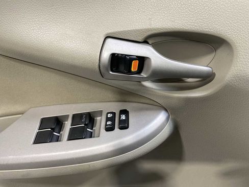 Used 2013 Toyota Corolla LE image 23