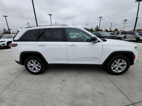 Used 2024 Jeep Grand Cherokee Limited image 4