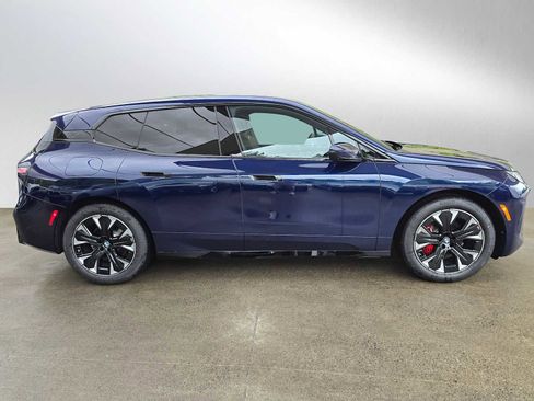 New 2026 BMW iX xDrive60 w/ M Sport Package AWD/4WD image 2