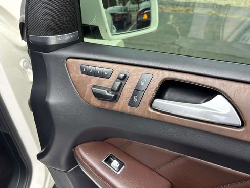 Used 2015 Mercedes-Benz GL 550 4MATIC image 18