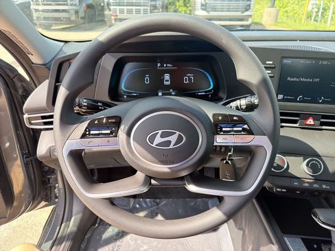 New 2026 Hyundai Elantra SE FWD image 11