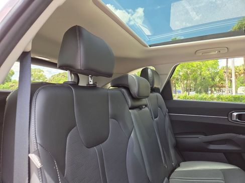 Used 2025 Kia Sorento S w/ Panoramic Sunroof Package FWD image 19