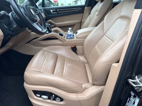 Used 2021 Porsche Cayenne AWD/4WD image 7