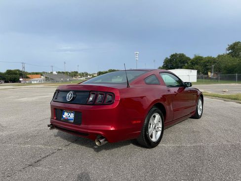 Used 2014 Ford Mustang Coupe RWD image 3