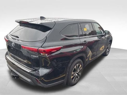 Used 2021 Toyota Highlander XLE image 6
