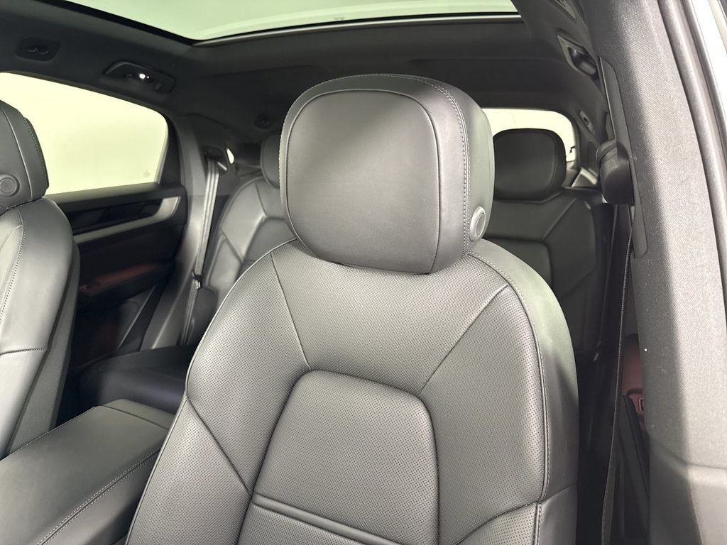 Certified 2025 Porsche Cayenne S AWD/4WD image 41