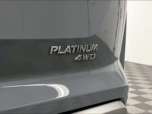 Used 2024 Nissan Pathfinder Platinum AWD/4WD image 9