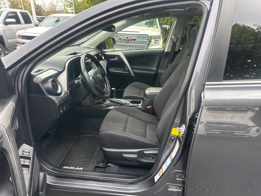 Used 2016 Toyota RAV4 XLE AWD/4WD image 12