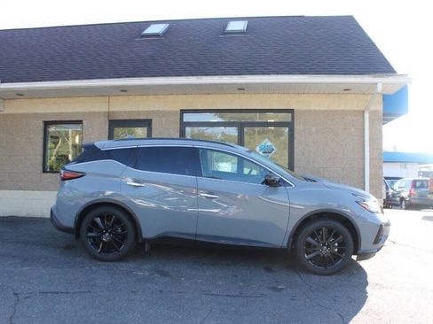 Used 2024 Nissan Murano SV w/ SV Midnight Edition Package image 2