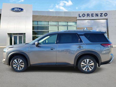 Used 2024 Nissan Pathfinder SL image 8