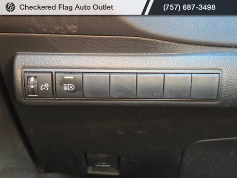 Used 2019 Toyota Corolla SE w/ SE Option Package image 10