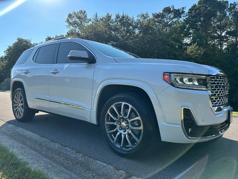 Used 2022 GMC Acadia Denali w/ Denali Technology Package image 3