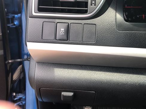 Used 2017 Toyota Camry SE FWD image 13