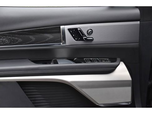 Certified 2026 Cadillac Vistiq Platinum image 30