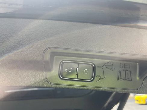 Used 2020 Ford Explorer XLT w/ Equipment Group 202A AWD/4WD image 16