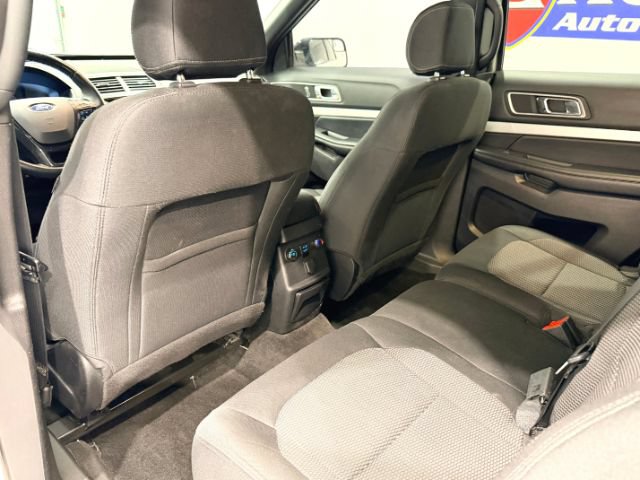 Used 2017 Ford Explorer XLT w/ Equipment Group 201A AWD/4WD image 21