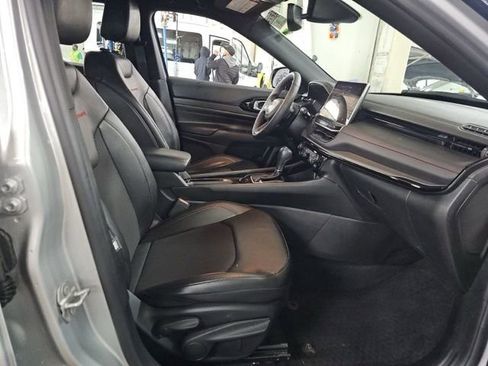 Used 2025 Jeep Compass Trailhawk image 10