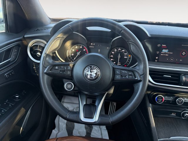 Used 2023 Alfa Romeo Stelvio Ti AWD/4WD image 12
