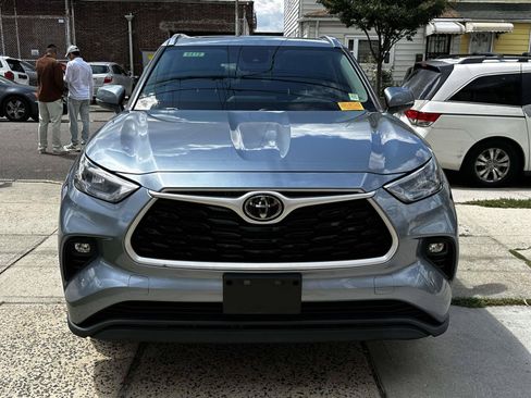 Used 2020 Toyota Highlander XLE AWD/4WD image 8