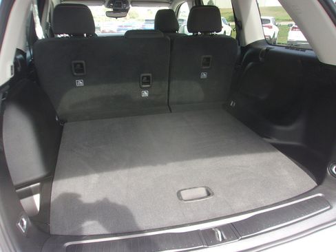Used 2023 Jeep Grand Cherokee Laredo w/ Luxury Tech Group I AWD/4WD image 18