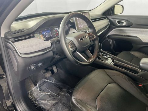 Used 2022 Jeep Compass Latitude w/ Sun and Sound Group AWD/4WD image 9